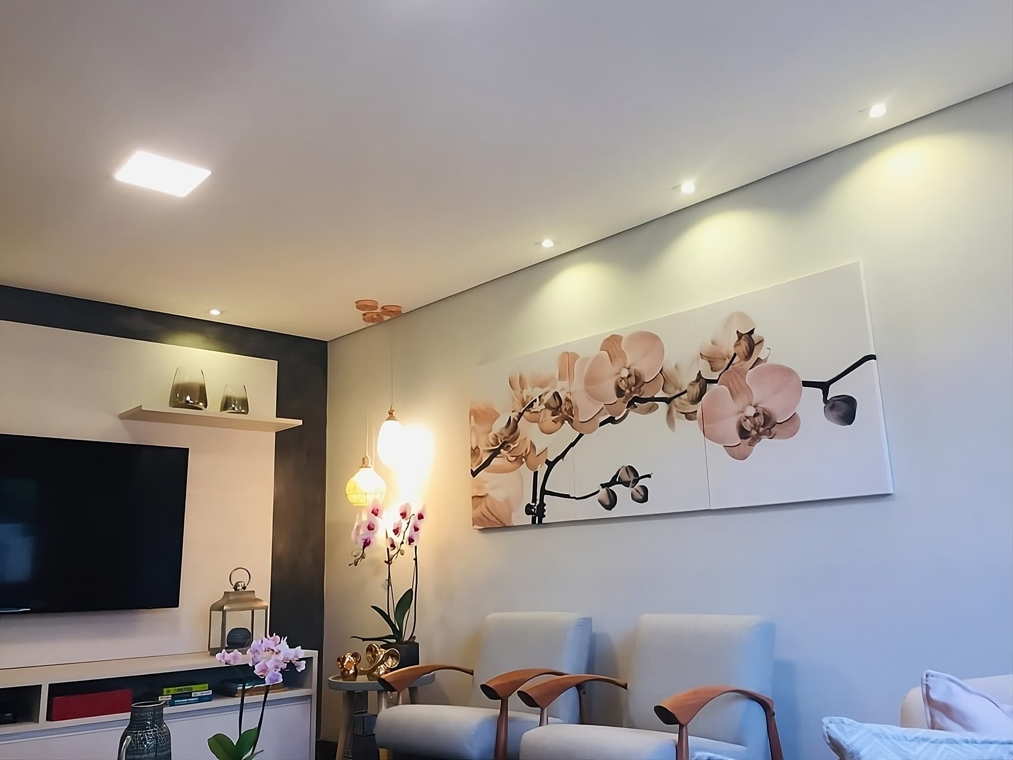 Forro de gesso com iluminação pendente