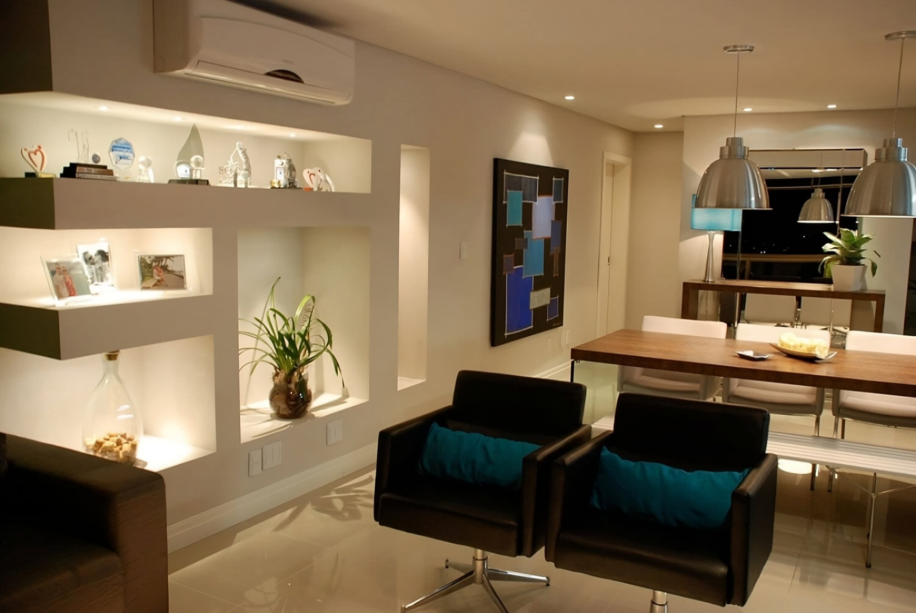 Sala decorada com gesso moderno
